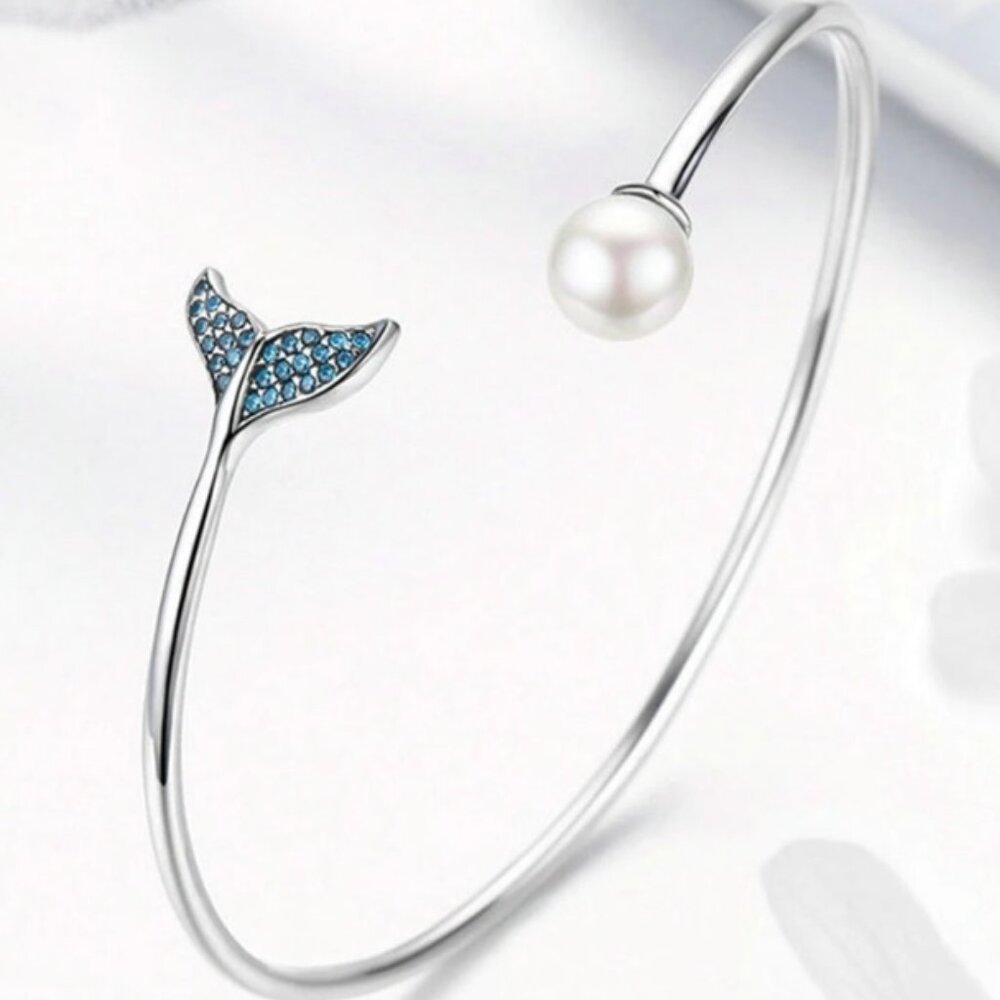 Exquisite Sterling Silver Whale Tail Cuff